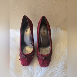 Guess Women's Red Suede Pumps Heels With Pewter Zipper Bows Size 8M Moyen